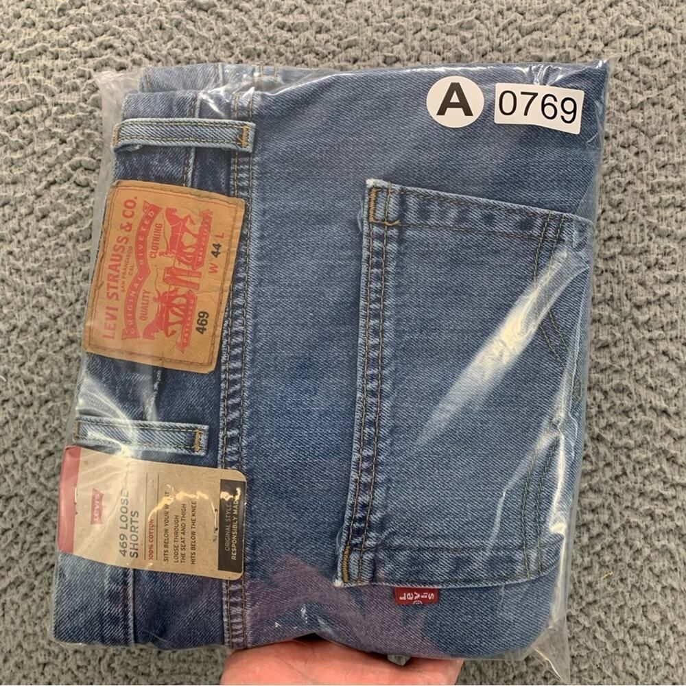 Levi's 469 Loose 12" Men's Shorts NWT - Size: 44 - Picture 15 of 15
